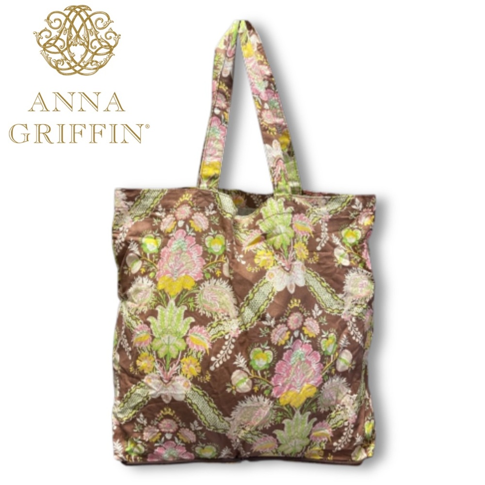 ANNA GRIFFIN WRAP SHOPPING TOTE in Carmen Brown Quatrefoil